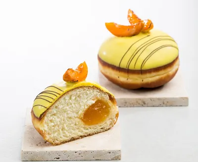 Pączk z nadzieniem morelowym