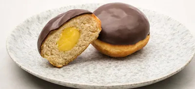 Pączek wegański z nadzieniem o smaku advocat