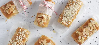 Batonik drożdżowy z ziarnami i żurawiną